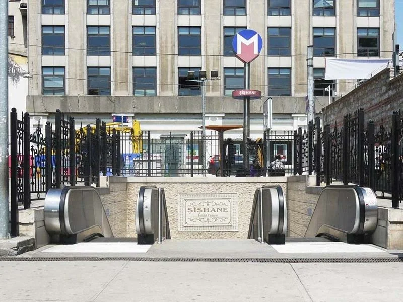 Şişhane Metro İstasyonu Giriş